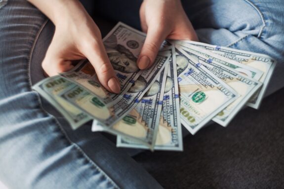 Utbetalinger hos nettcasinoer: En komplett guide til gevinster og innskudd